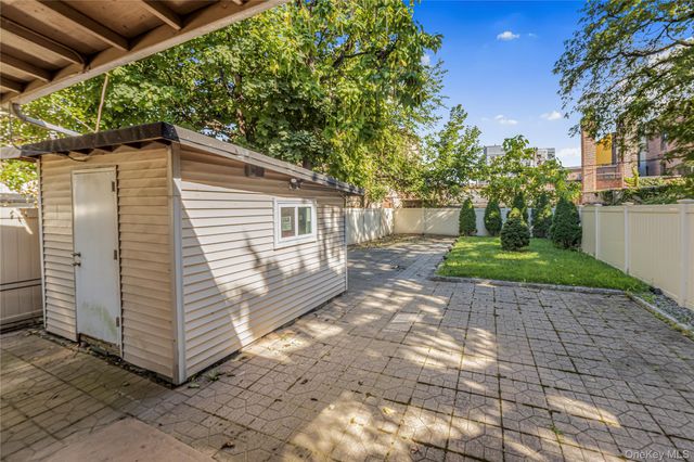 4558 Richardson Avenue, Bronx, NY 10470