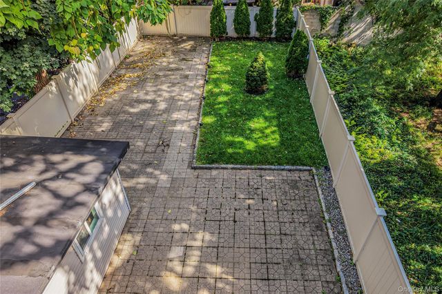 4558 Richardson Avenue, Bronx, NY 10470