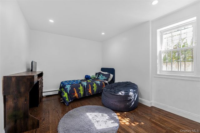 4558 Richardson Avenue, Bronx, NY 10470