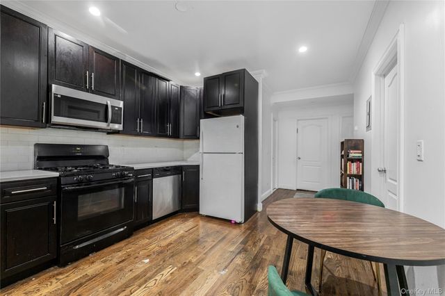 4558 Richardson Avenue, Bronx, NY 10470