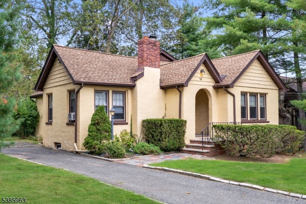 14 Burnet Hill Rd, Livingston Twp., NJ 07039