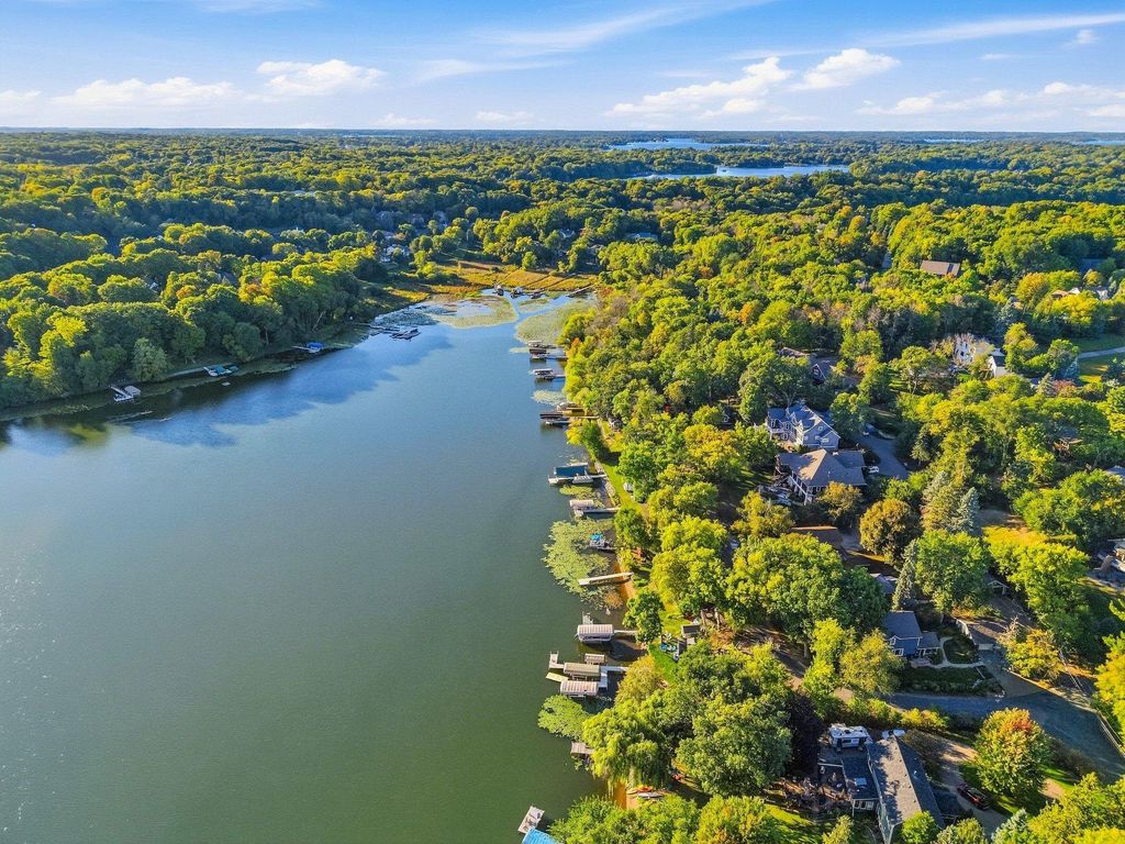 510 Pleasant View Road, Chanhassen, MN 55317 — exterior