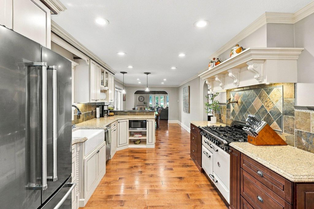 510 Pleasant View Road, Chanhassen, MN 55317 — photo 4