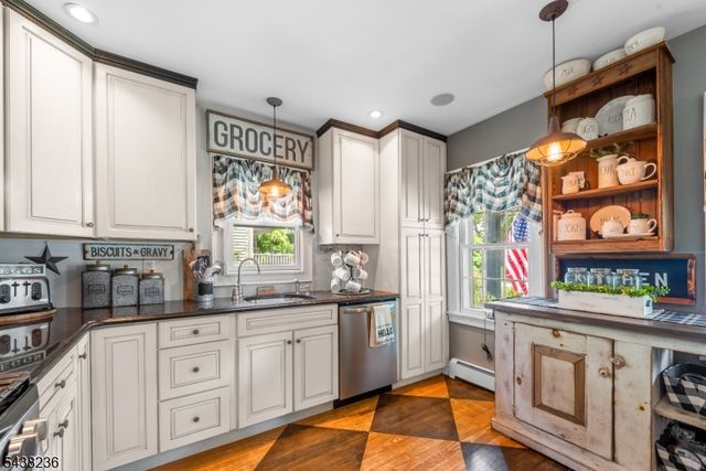11 New St, Stanhope Boro, NJ 07874