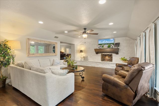 9404 Bellechase Road, Granbury, TX 76049