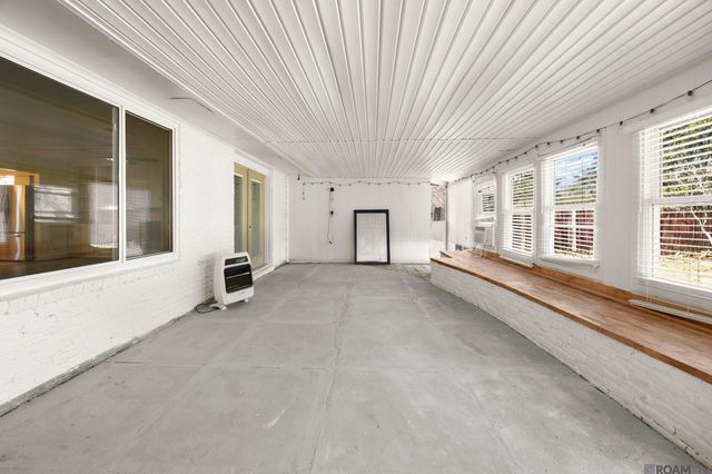 9521 Rustling Oaks Dr, Baton Rouge, LA 70818