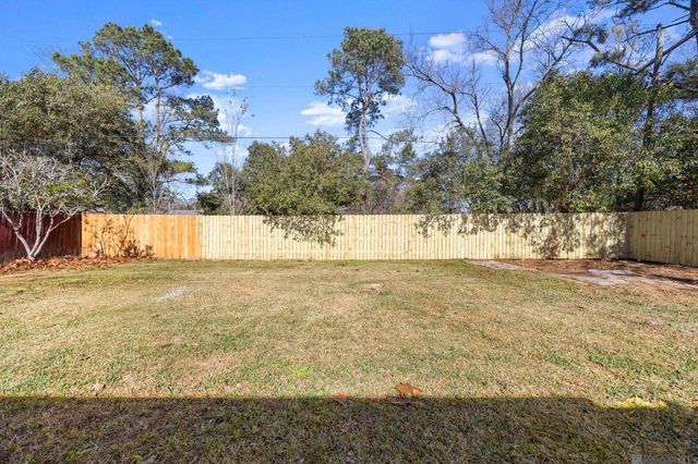 9521 Rustling Oaks Dr, Baton Rouge, LA 70818