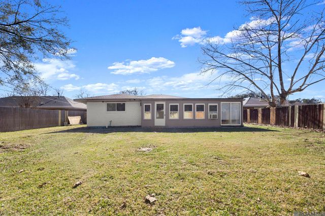 9521 Rustling Oaks Dr, Baton Rouge, LA 70818