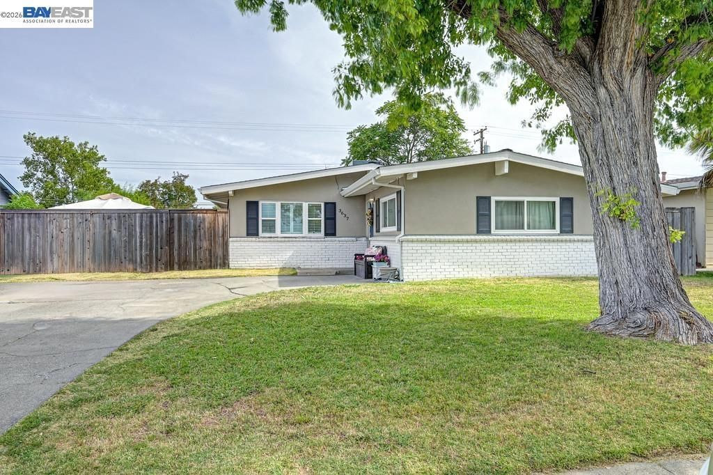 3637 Centinella Drive, North Highlands, CA 95660