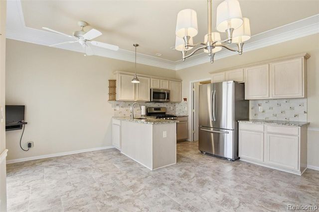 38154 Saratoga Circle, Farmington Hills, MI 48331