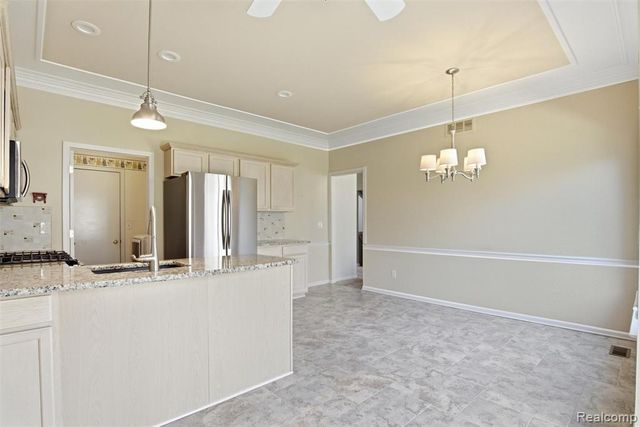 38154 Saratoga Circle, Farmington Hills, MI 48331