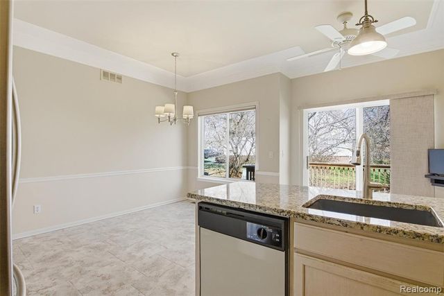 38154 Saratoga Circle, Farmington Hills, MI 48331