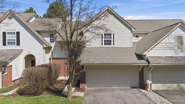 38154 Saratoga Circle, Farmington Hills, MI 48331