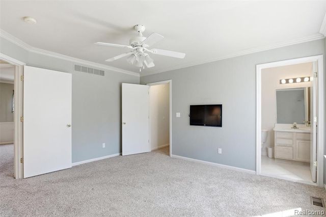 38154 Saratoga Circle, Farmington Hills, MI 48331