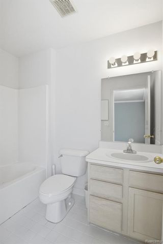 38154 Saratoga Circle, Farmington Hills, MI 48331
