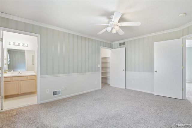38154 Saratoga Circle, Farmington Hills, MI 48331