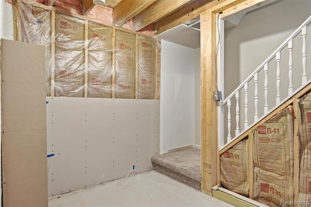 38154 Saratoga Circle, Farmington Hills, MI 48331