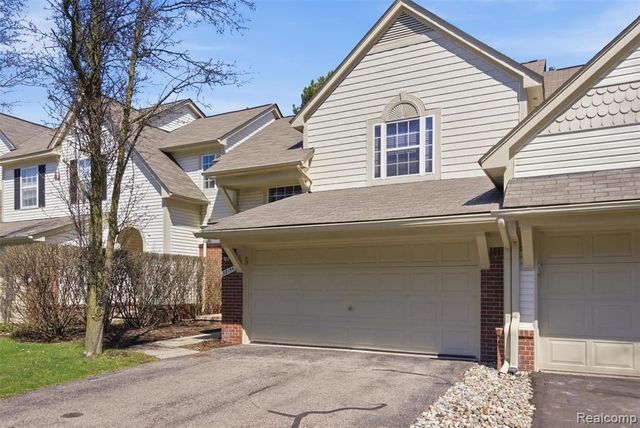 38154 Saratoga Circle, Farmington Hills, MI 48331