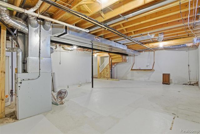 38154 Saratoga Circle, Farmington Hills, MI 48331