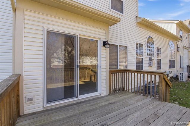 38154 Saratoga Circle, Farmington Hills, MI 48331