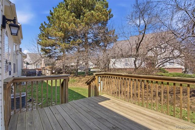 38154 Saratoga Circle, Farmington Hills, MI 48331