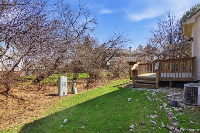 38154 Saratoga Circle, Farmington Hills, MI 48331