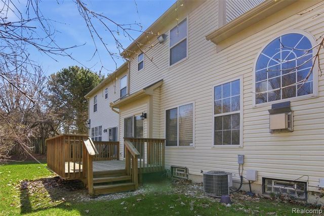 38154 Saratoga Circle, Farmington Hills, MI 48331