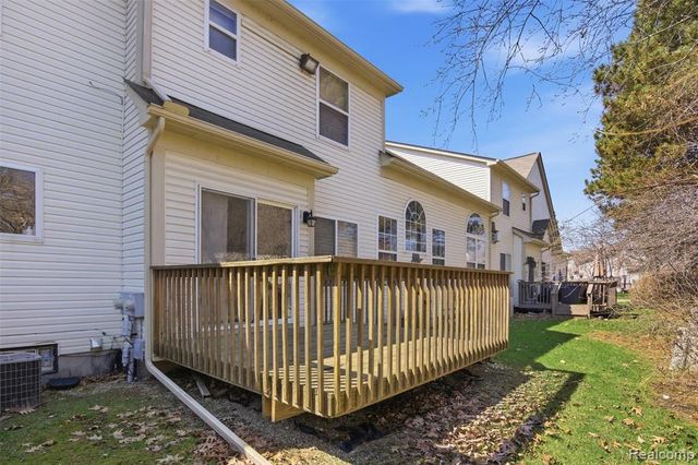 38154 Saratoga Circle, Farmington Hills, MI 48331