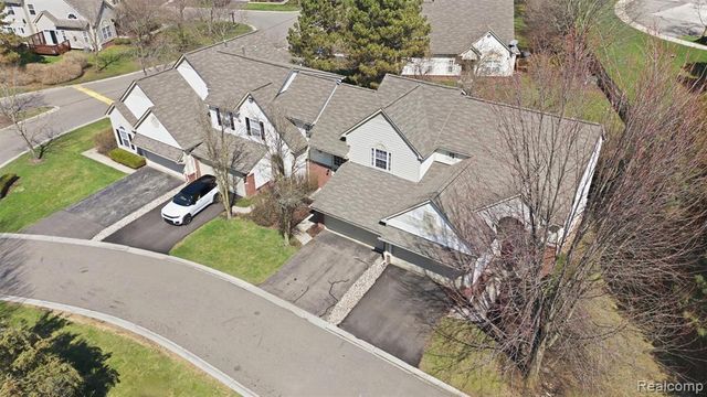 38154 Saratoga Circle, Farmington Hills, MI 48331