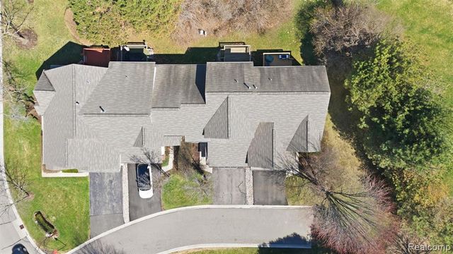 38154 Saratoga Circle, Farmington Hills, MI 48331
