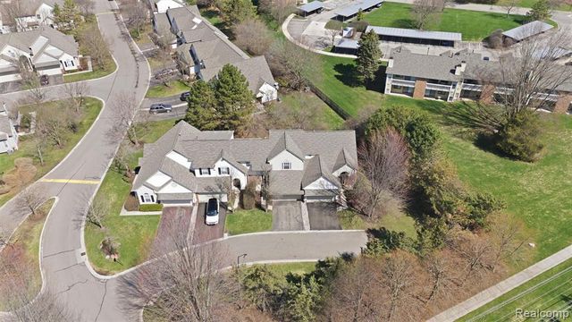 38154 Saratoga Circle, Farmington Hills, MI 48331