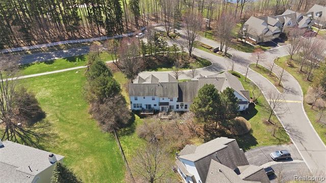 38154 Saratoga Circle, Farmington Hills, MI 48331