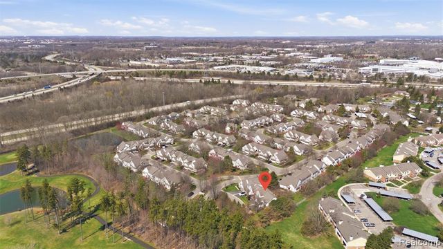 38154 Saratoga Circle, Farmington Hills, MI 48331