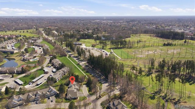 38154 Saratoga Circle, Farmington Hills, MI 48331