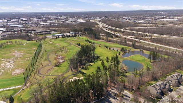 38154 Saratoga Circle, Farmington Hills, MI 48331