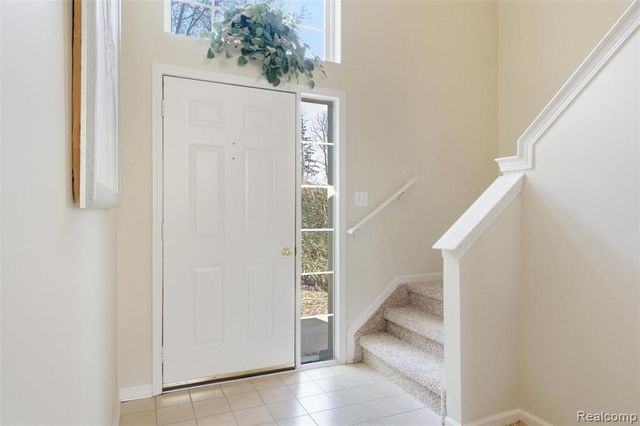 38154 Saratoga Circle, Farmington Hills, MI 48331