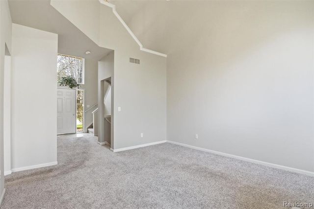 38154 Saratoga Circle, Farmington Hills, MI 48331