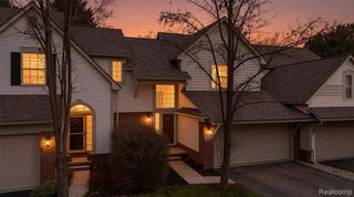38154 Saratoga Circle, Farmington Hills, MI 48331