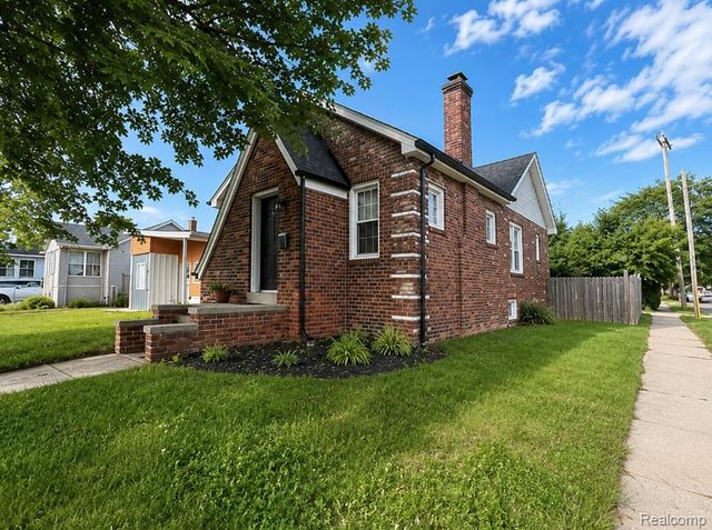 200 Pinecrest Drive, Ferndale, MI 48220