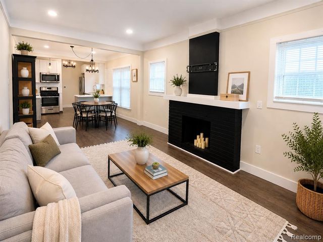 200 Pinecrest Drive, Ferndale, MI 48220