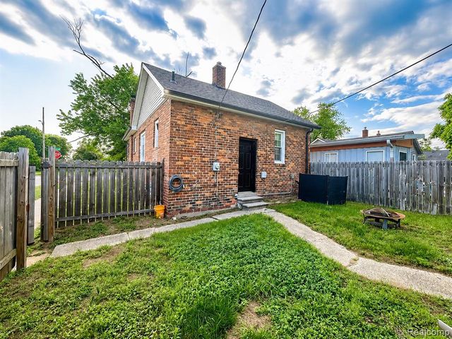 200 Pinecrest Drive, Ferndale, MI 48220