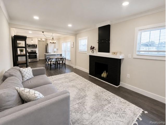 200 Pinecrest Drive, Ferndale, MI 48220