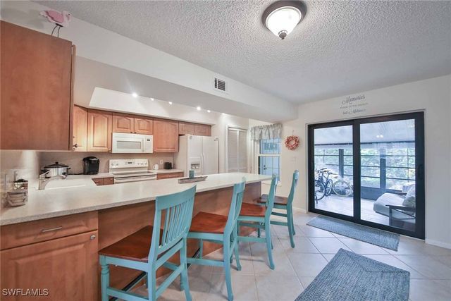 68 Marco Villas DR R-5, Marco Island, FL 34145