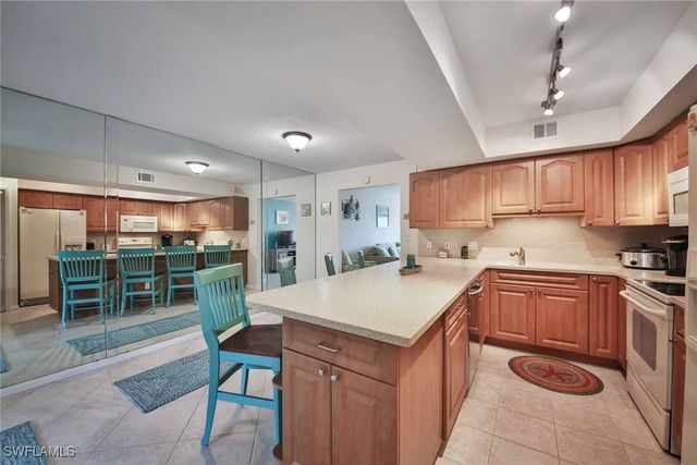 68 Marco Villas DR R-5, Marco Island, FL 34145