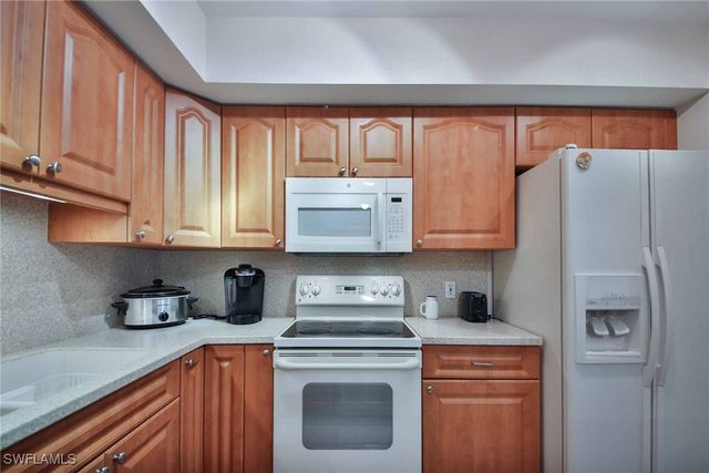 68 Marco Villas DR R-5, Marco Island, FL 34145