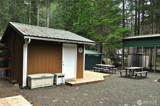 210 N Dow Creek Drive, Hoodsport, WA 98548