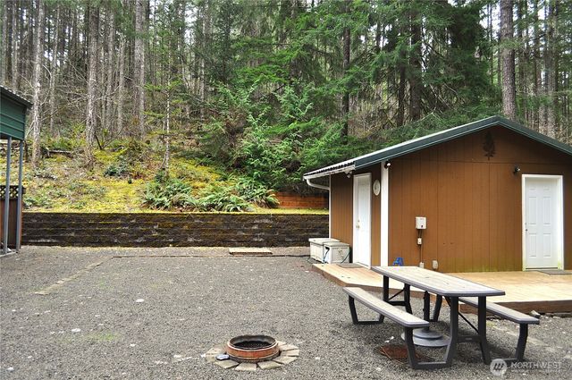 210 N Dow Creek Drive, Hoodsport, WA 98548
