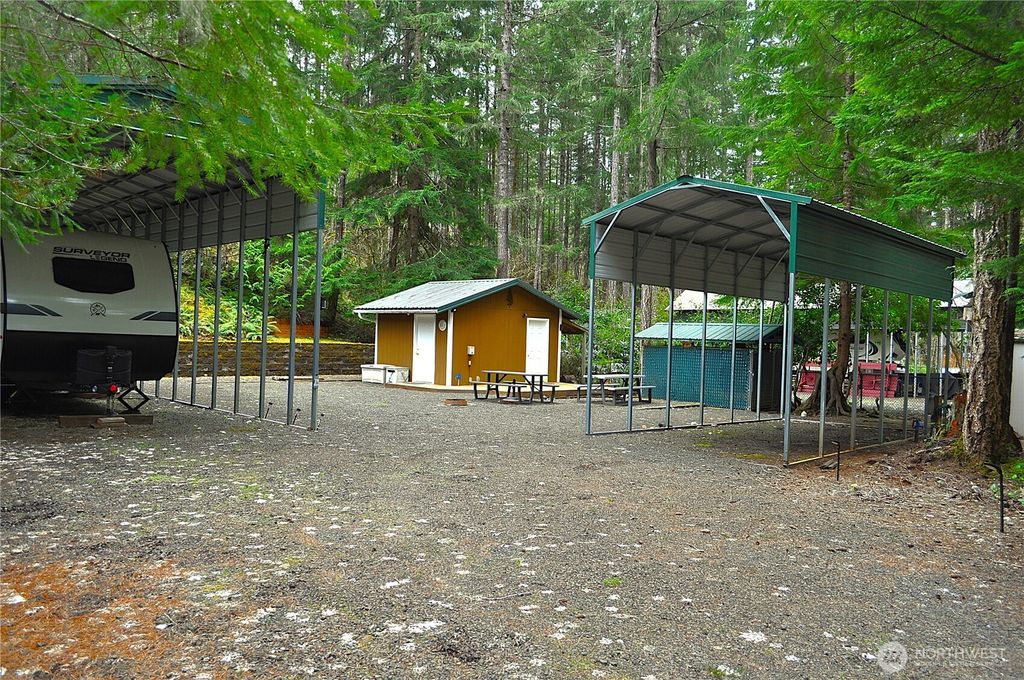 210 N Dow Creek Drive, Hoodsport, WA 98548