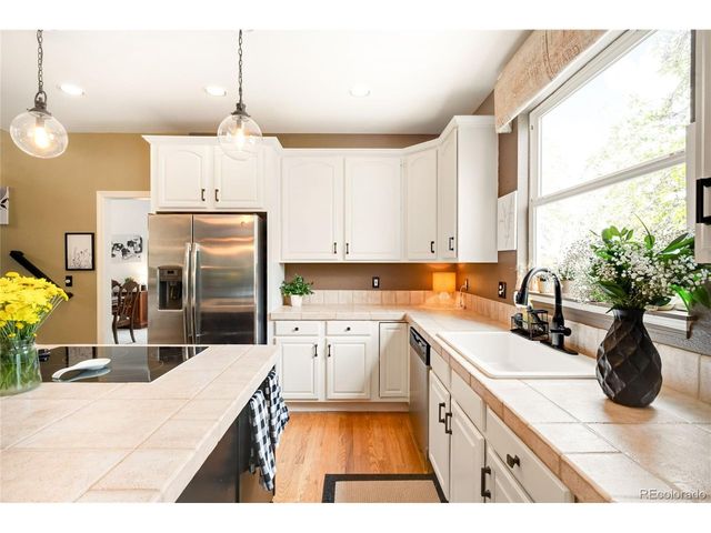 869 Shadowstone Dr, Highlands Ranch, CO 80129