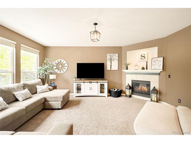 869 Shadowstone Dr, Highlands Ranch, CO 80129